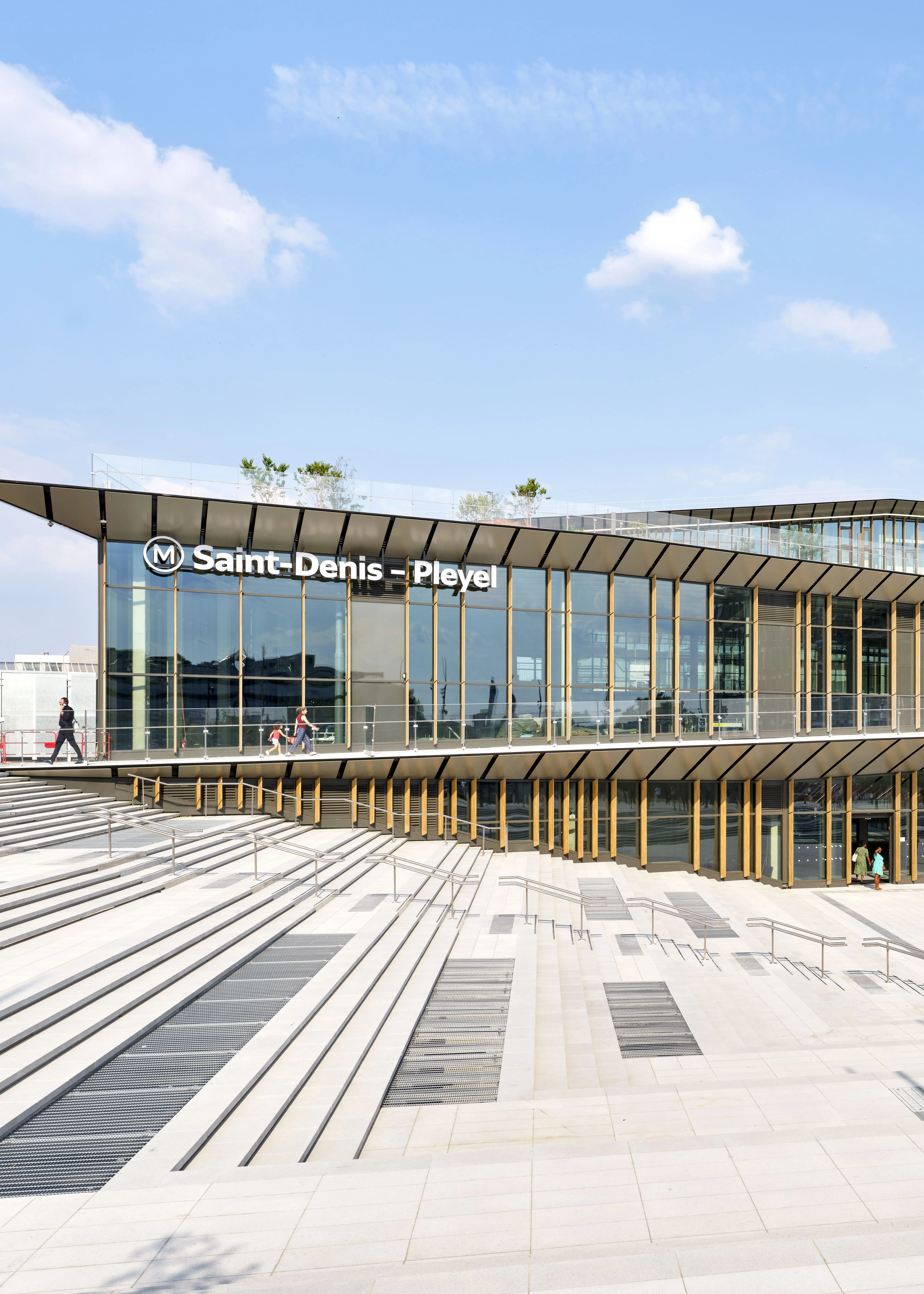 Gare et esplanade