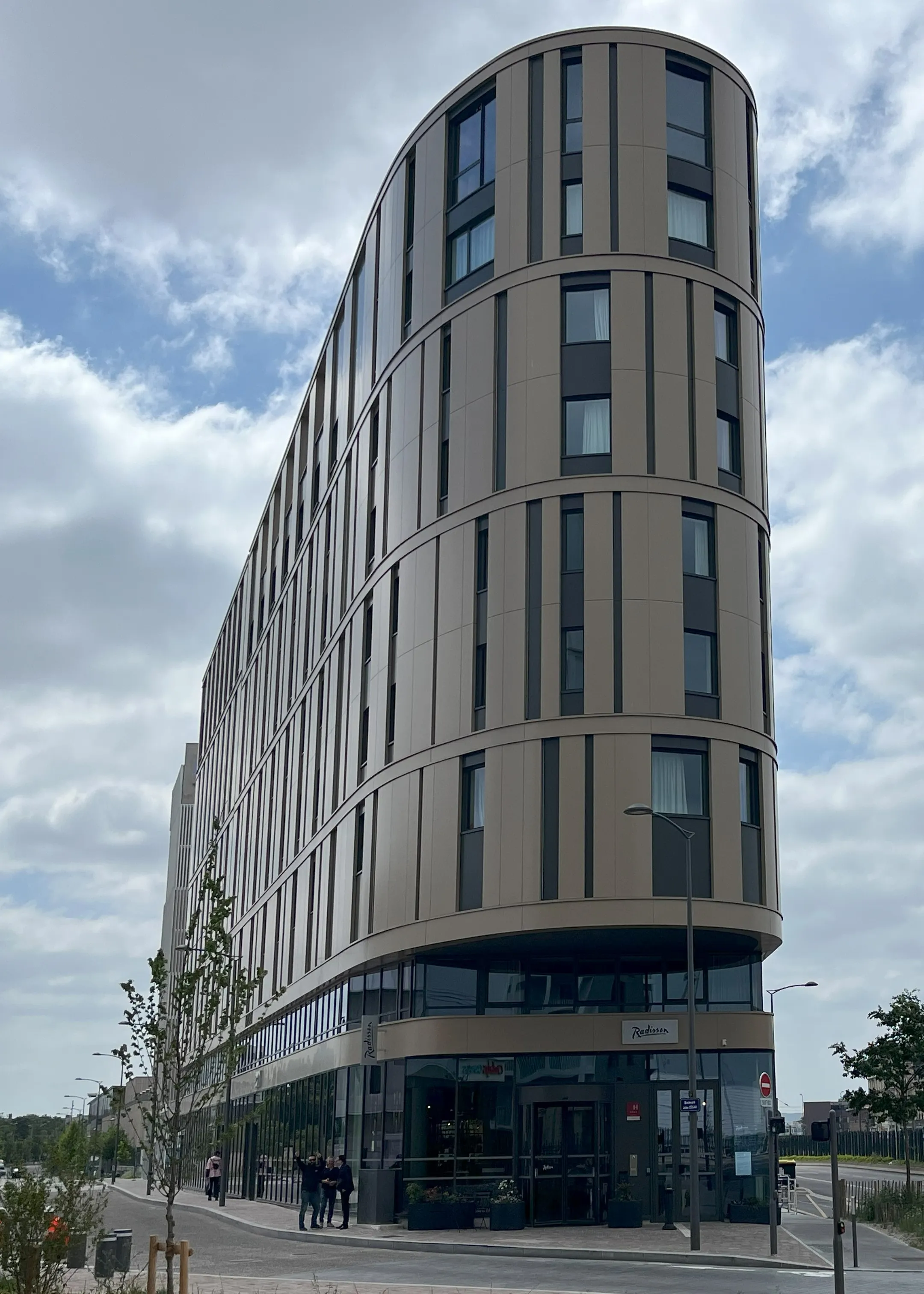 Vue extérieure avec façade de profil