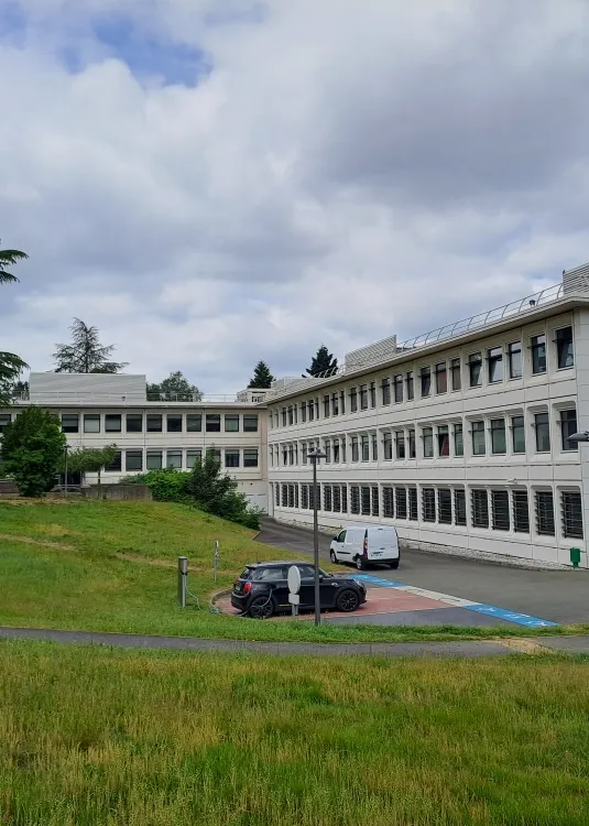 Vue extérieure depuis la rue