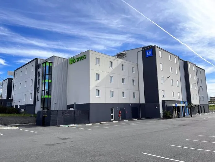 Ibis Budget Châteaubernard - extérieur