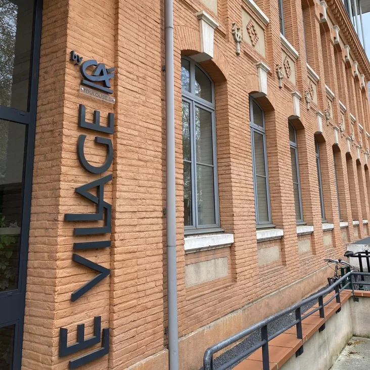 Le Village by CA, façade, vue rue