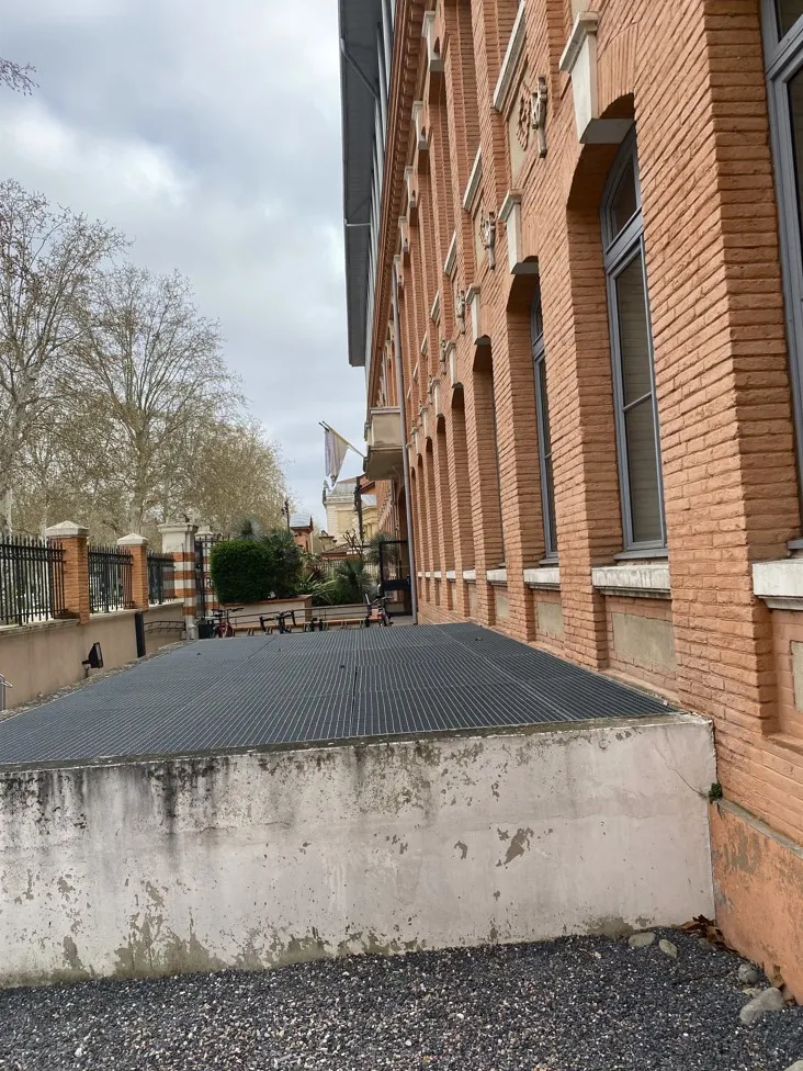 T3D25 - LE VILLAGE BY CA - Vue extérieure