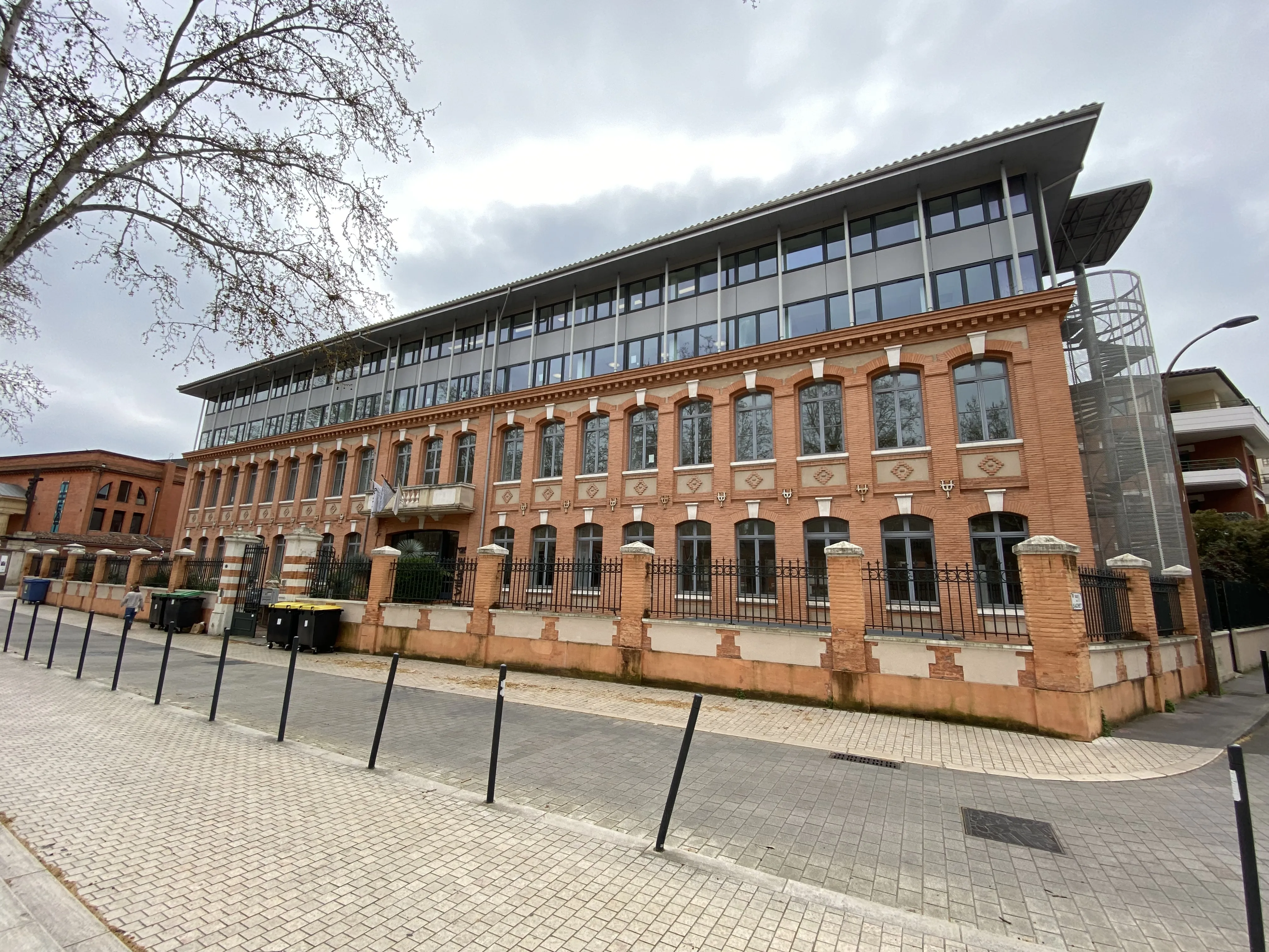 T3D25 - LE VILLAGE BY CA - Vue rue