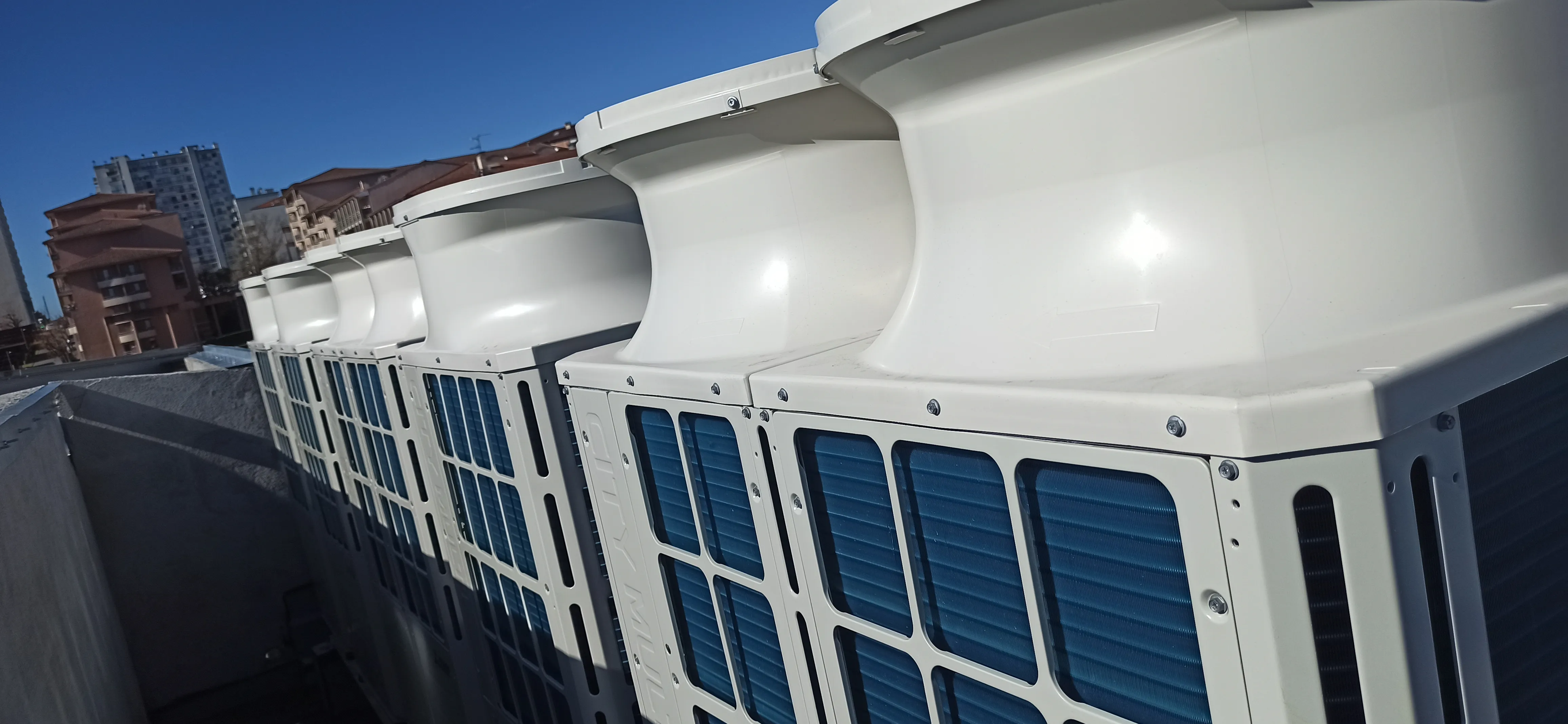 T3D25 - HILL SIDE - 2 TECHNIQUE - 230316 - Groupes extérieurs