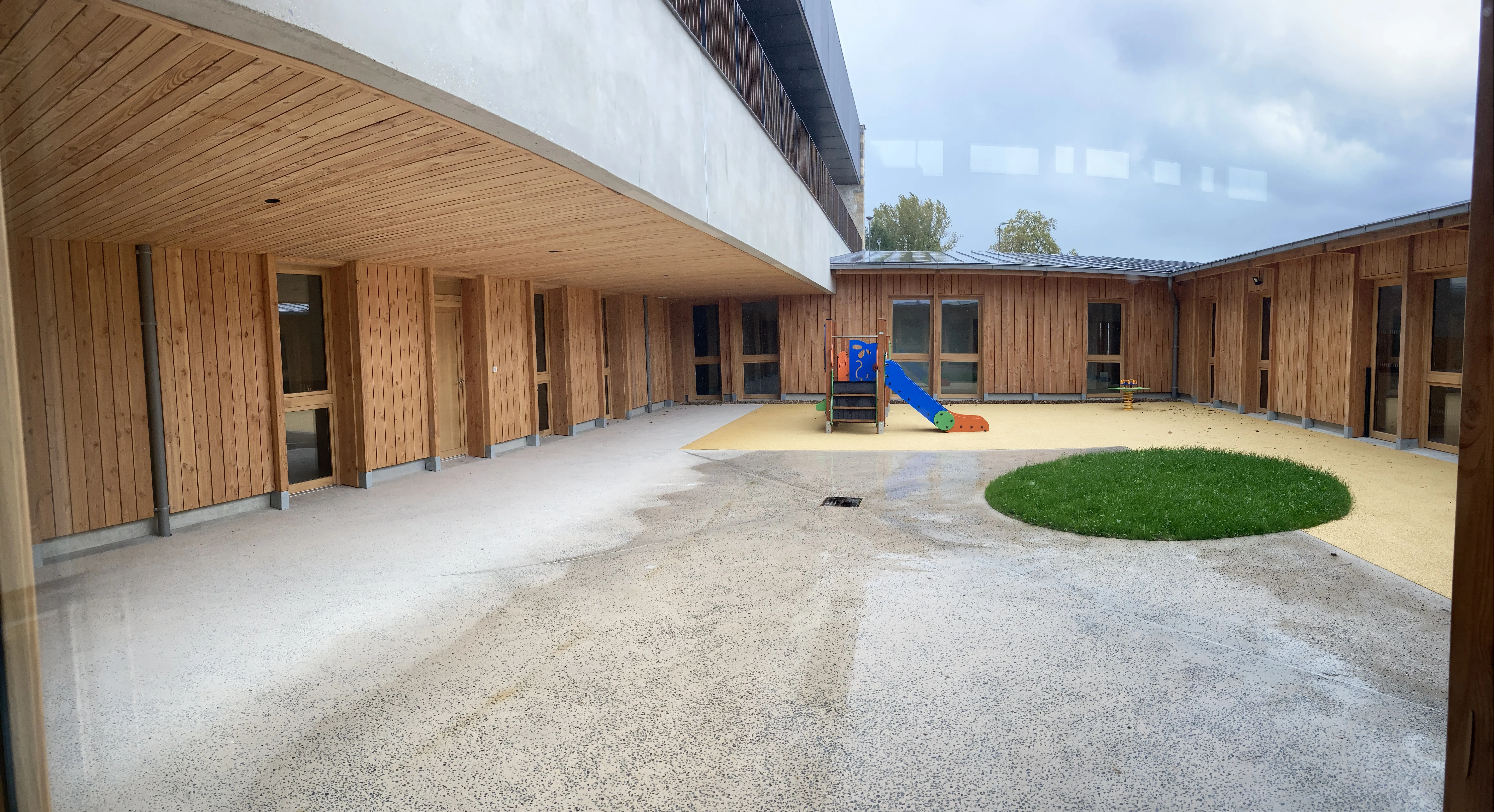 T3D25 - CENTRE SOCIO CULTUREL RIVET - patio