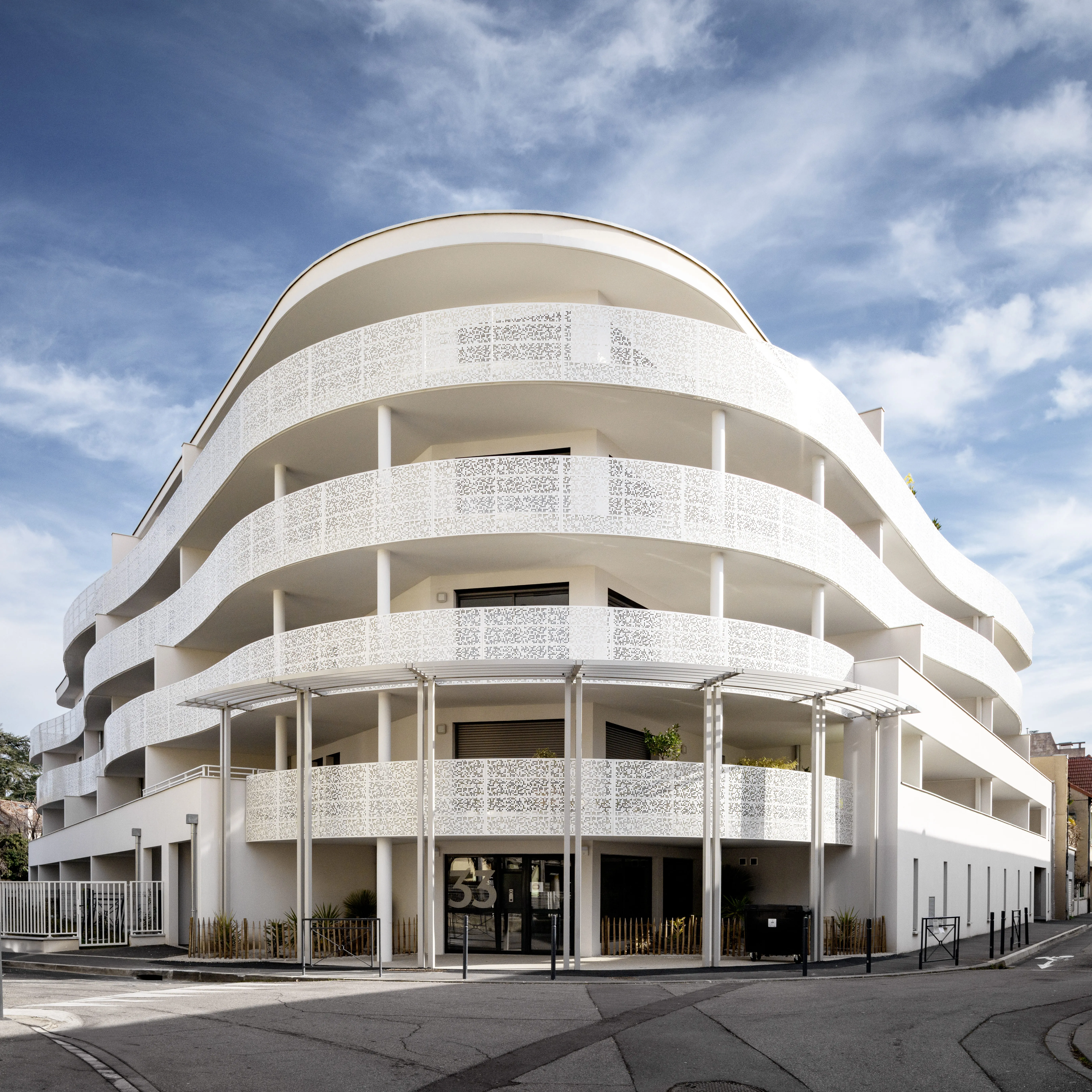 Vue globale de la façade extérieure