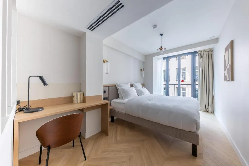 Chambre et coin bureau