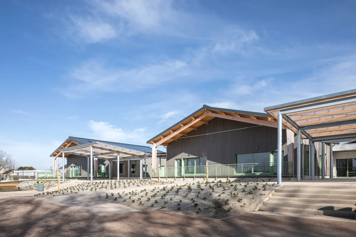 Jardin et vue extérieure