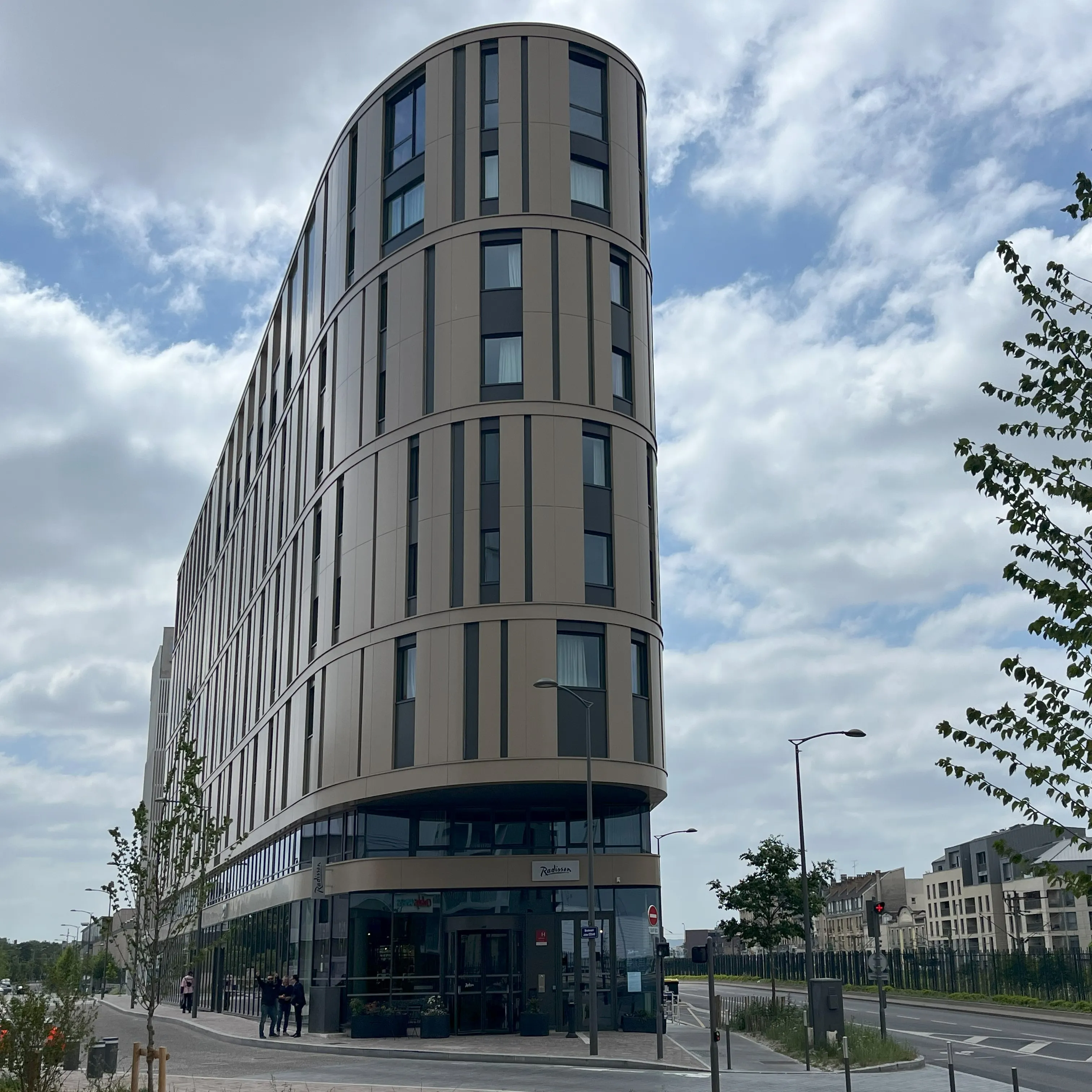 Vue extérieure avec façade de profil