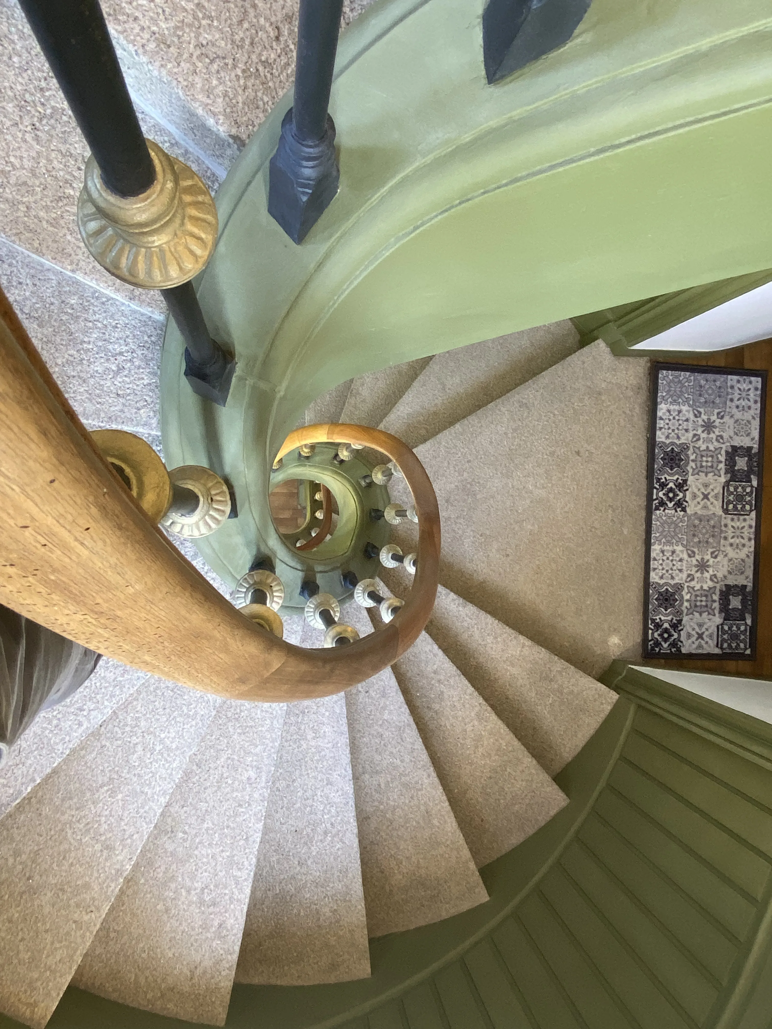 T3D25 - CHATEAU MONTREUIL - Escalier.jpg