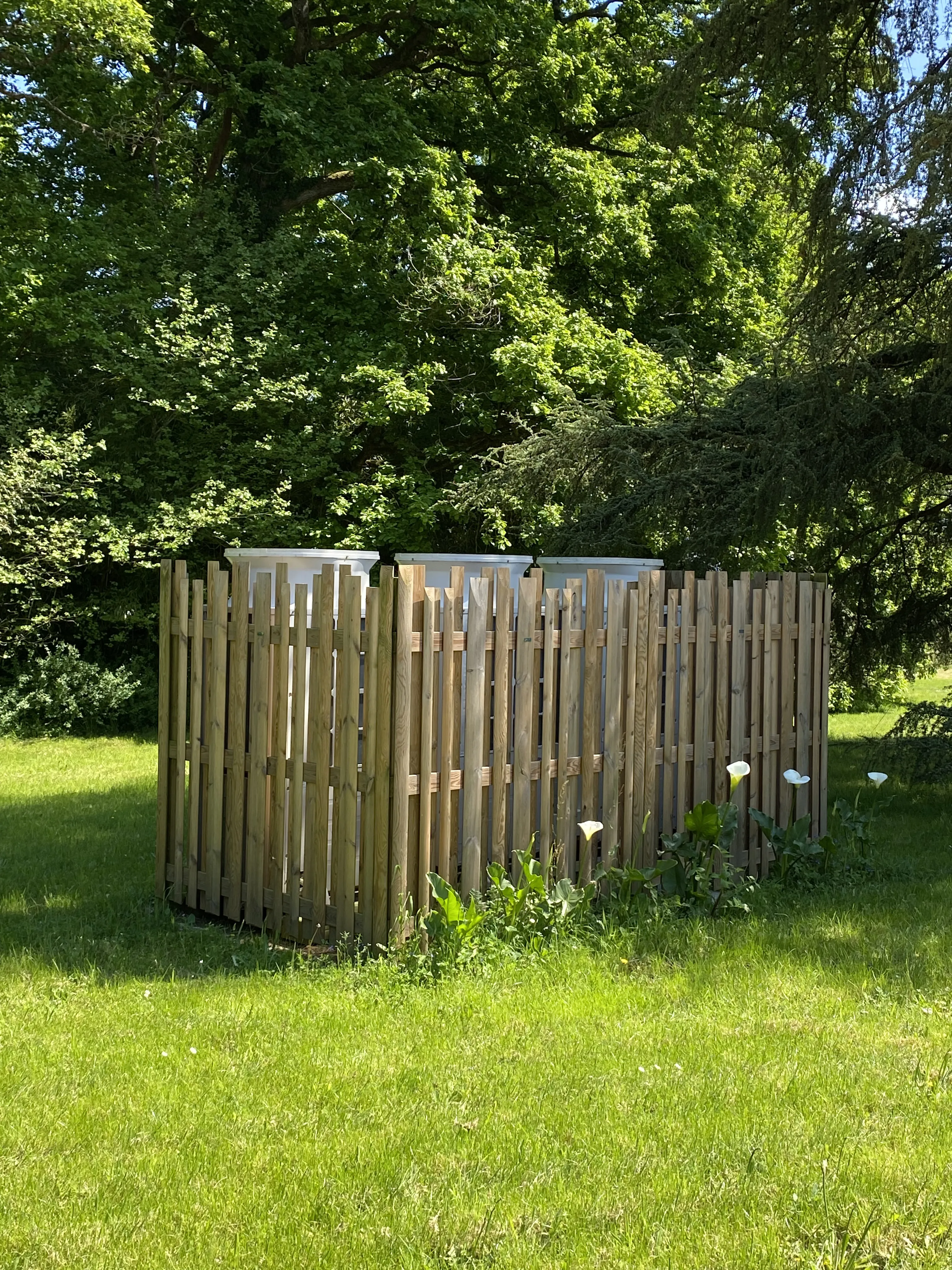 T3D25 - CHATEAU MONTREUIL - Extérire jardin produits.jpg