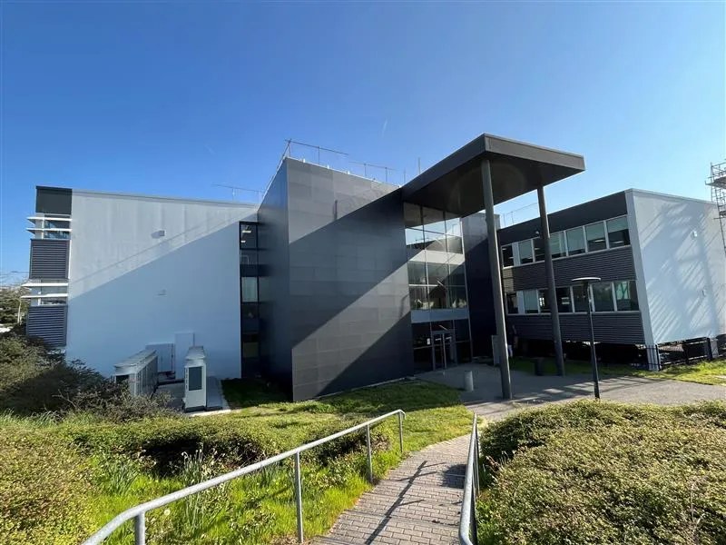 T3D25 - AROBASE 2 - COMMUNICATION - facade-1.jpg