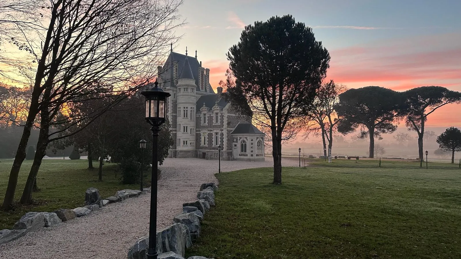 Vue extérieure avec lever du soleil