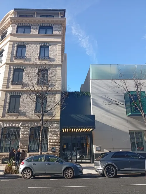 T3D25 - HOTEL MAMA SHELTER - 2 façades et entrée 