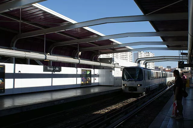 Metro_Marseille_Bougainville.jpg