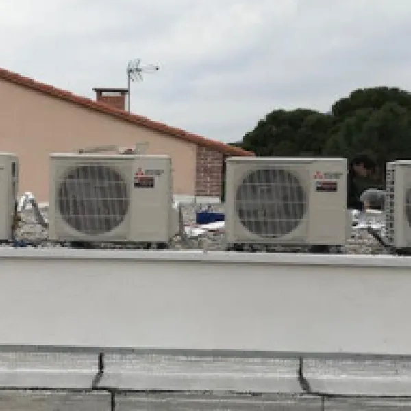 installation de 4 monosplits dans un commerce