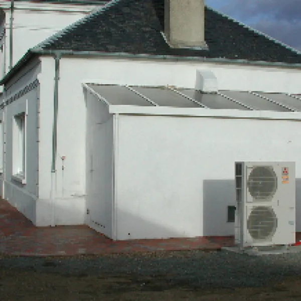 Groupes exterieurs en cascade pour chauffage en relève de chaudière