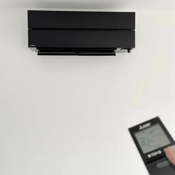 Installation climatisation reversible gamme Hyper Heating Noir Onyx Installation climatisation reversible gamme Hyper Heating Noir Onyx