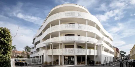 Vue globale de la façade extérieure